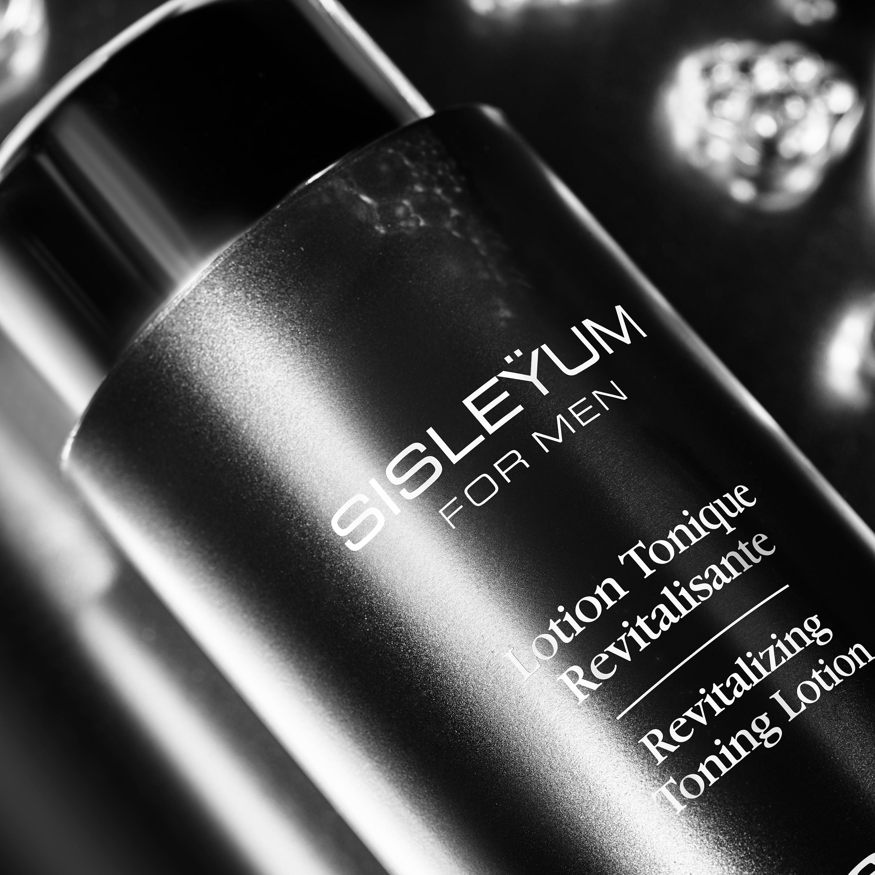 Sisleÿum Revitalizing Toning Lotion