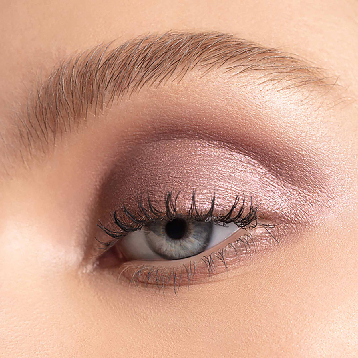 Luminescent Eye Shade